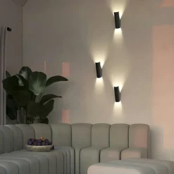 Applique murale dorée – forme pliée, éclairage haut bas MESA