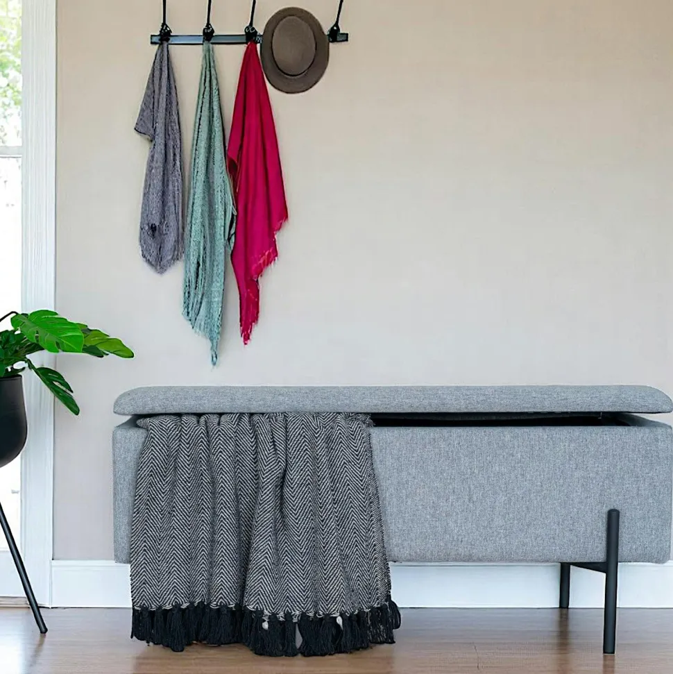 Banc coffre gris clair avec pieds en métal noir BRUGES