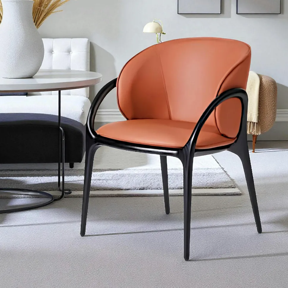 Chaise en cuir gris foncé dos rond accoudoirs bois clair ALDER