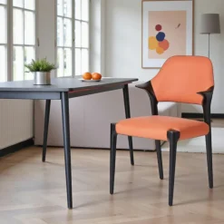 Chaise en cuir marron design, accoudoirs bois noir ALDER