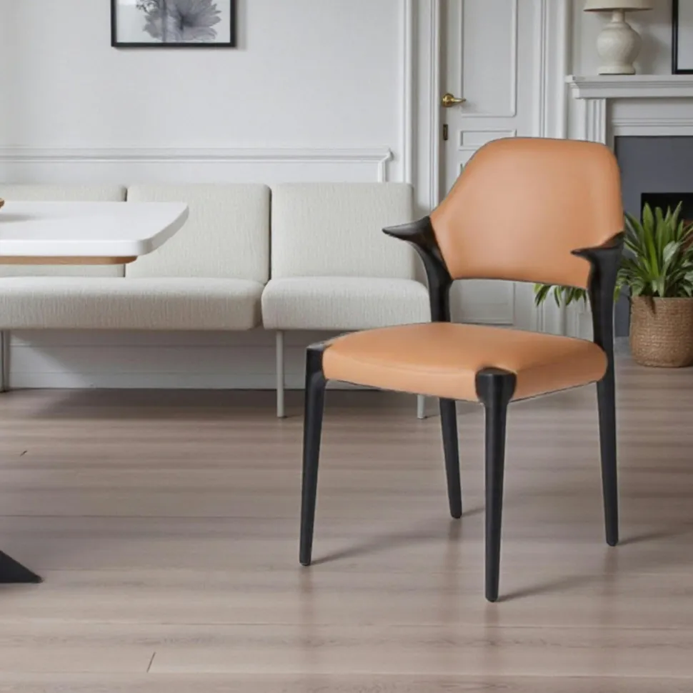 Chaise en cuir rouille design, accoudoirs bois noir ALDER