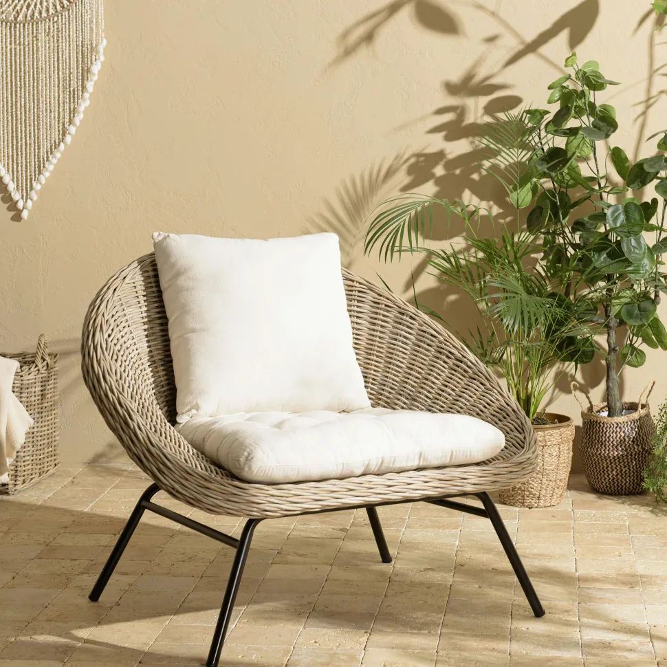 Fauteuil détente en kubu et rotin 2 coussins blancs MANY