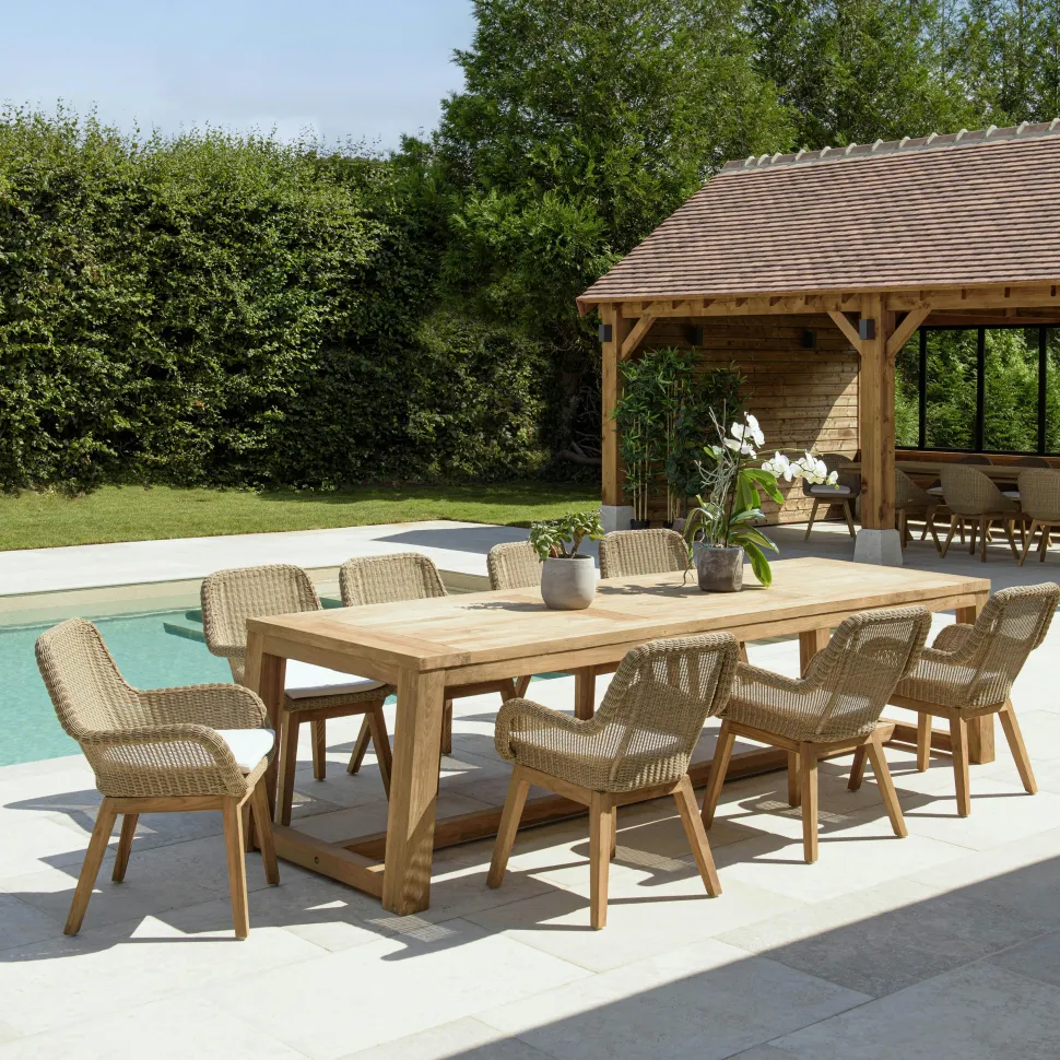 Salon de jardin teck naturel 1 table pieds inclinés 300 cm + 8 fauteuils bois MANY