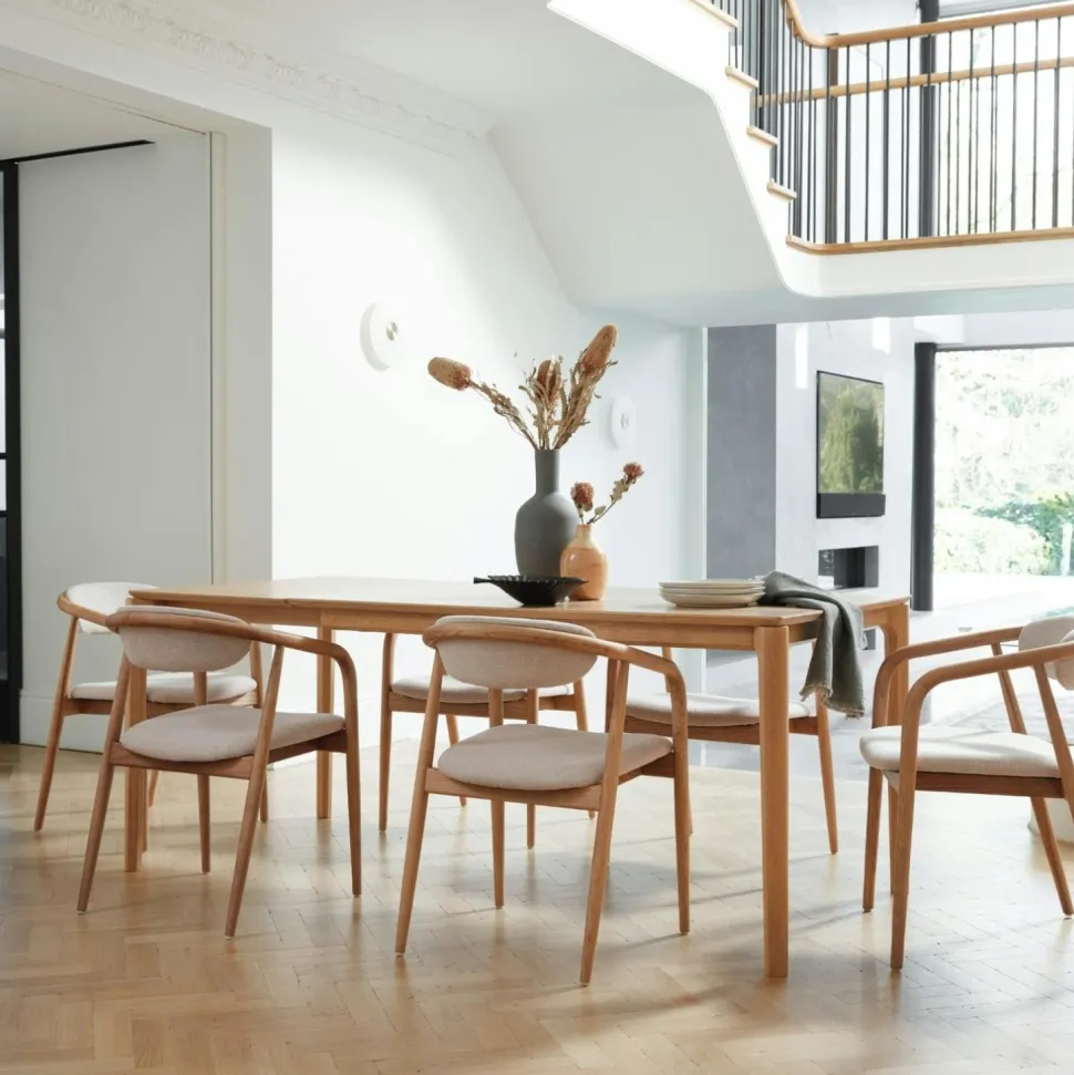 Table à manger moderne en chêne clair avec rallonge intégrée 135-190 cm DERBY