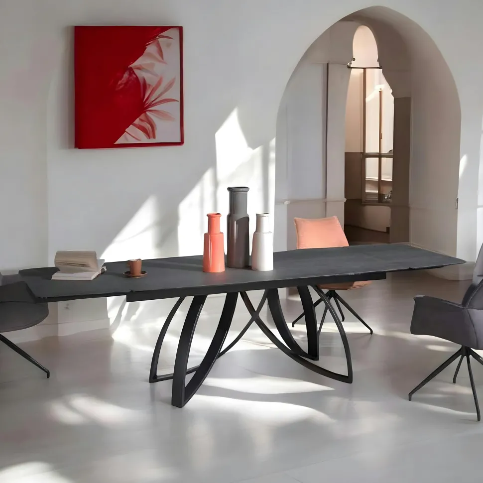 Table en céramique grise avec pied lotus 180-280 cm LOMBARDIE