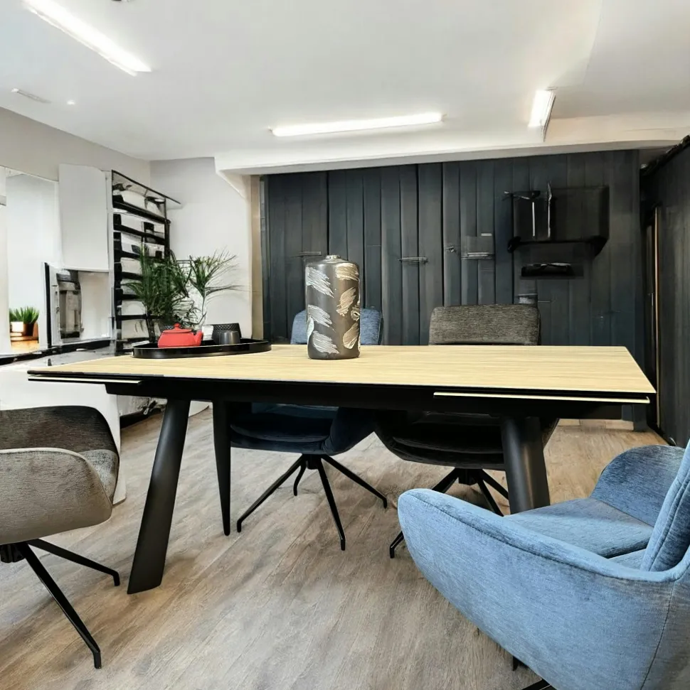 Table extensible en céramique aspect bois 160-240 cm LOMBARDIE