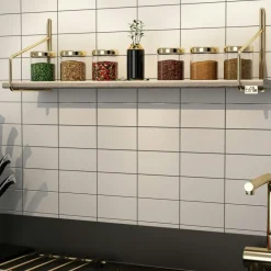 Étagère murale cuisine - bois clair, supports dorés AVIALA