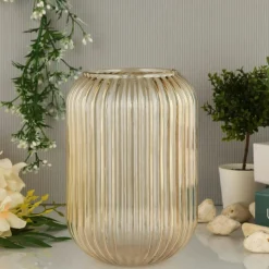 Vase en verre rainuré fumé – style moderne chic